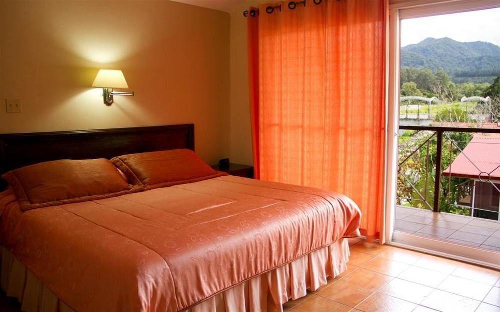El Oasis Hotel Y Restaurante 보케테 외부 사진