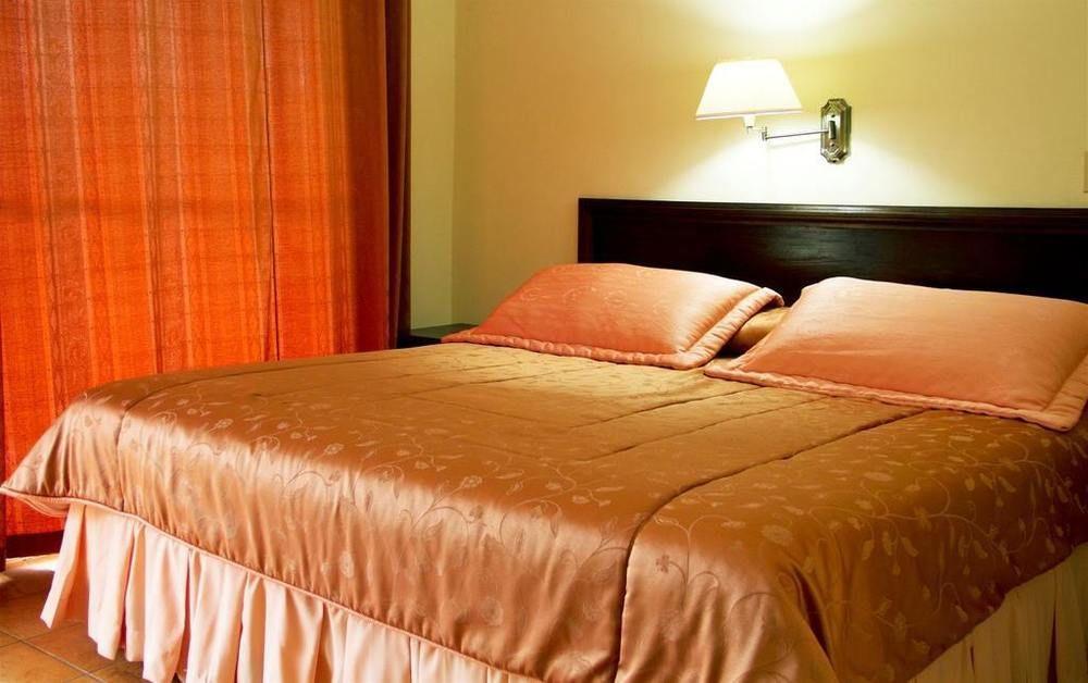 El Oasis Hotel Y Restaurante 보케테 외부 사진